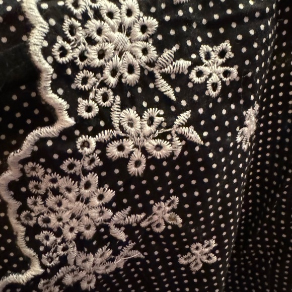 Woman’s 18/20 Sleeveless Top - Picture 3 of 7